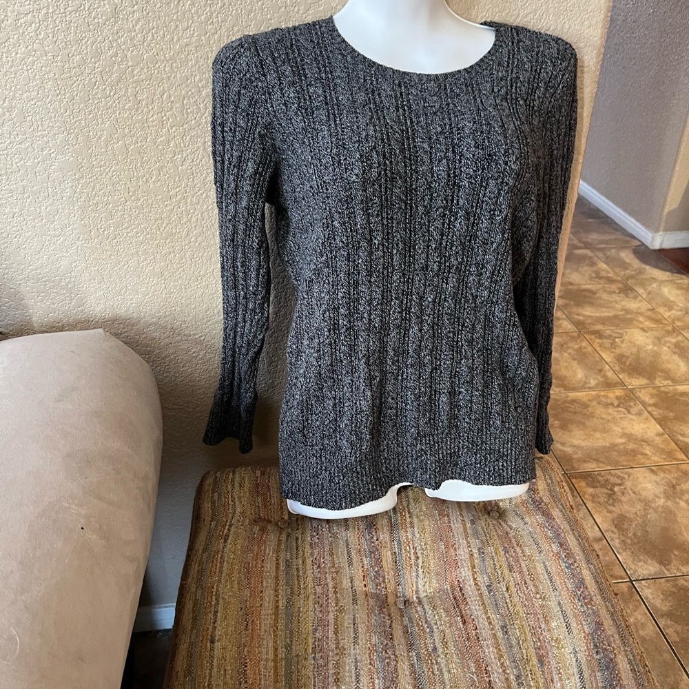 ❤️ 4 for $15 EUC St. John’s Bay Gray Sweater